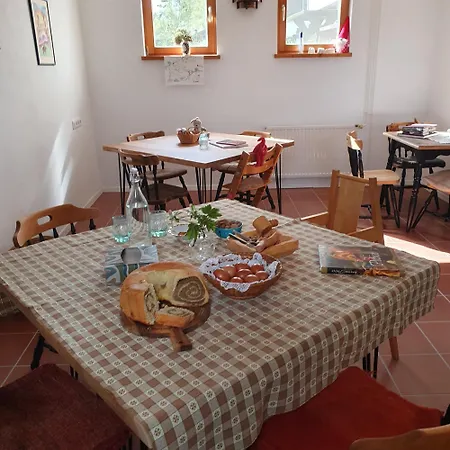 לינה וארוחת בוקר River House Radolca *
