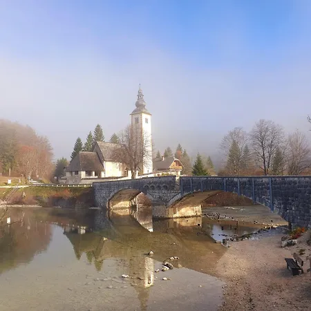 River House Radolca krevet i doručak 3*