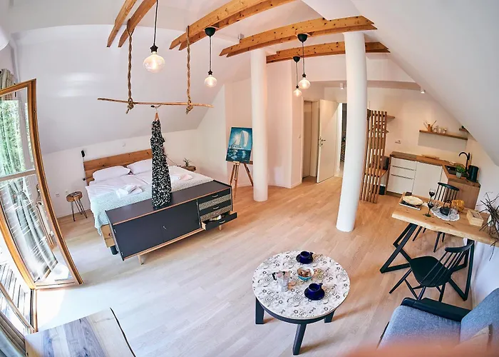 Nočitev z zajtrkom River House Radolca 3*